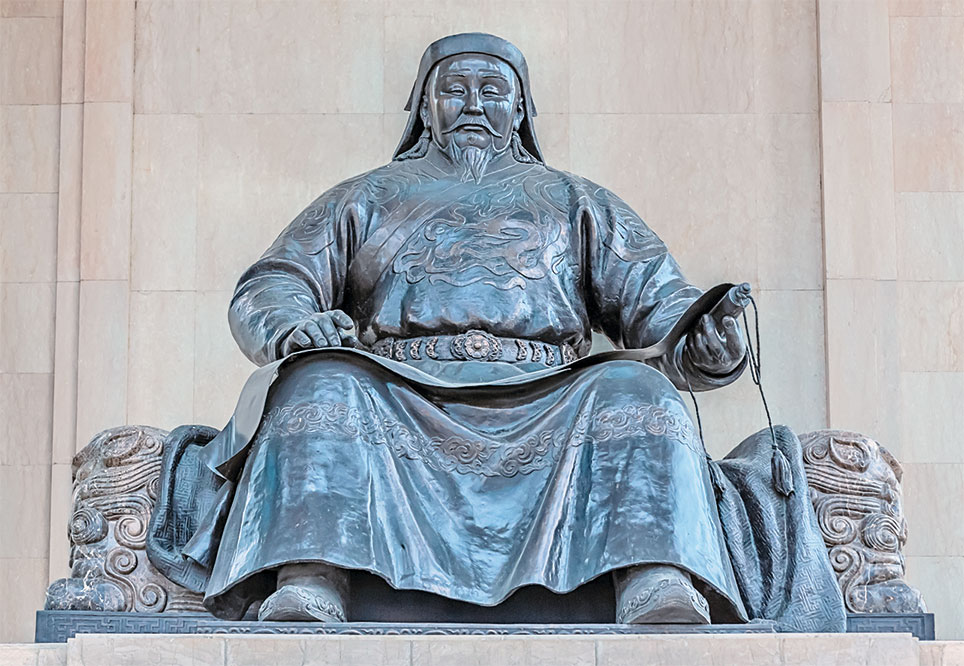Хана основал. Хубилай Хан памятник. Монголи Хубилай статуя. Хубилай внук Чингисхана.