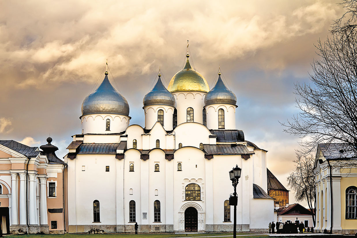 Софийский собор в Новгороде на закате