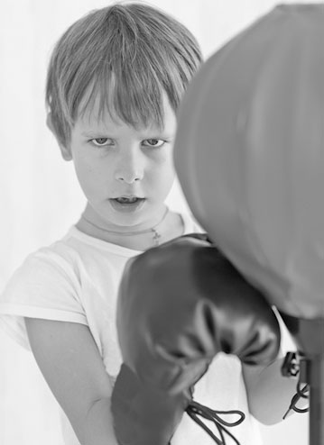 Психология иллюстрации. Разрядка агрессии. Эмоциональная разрядка. Агрессия. Поведение человечки.