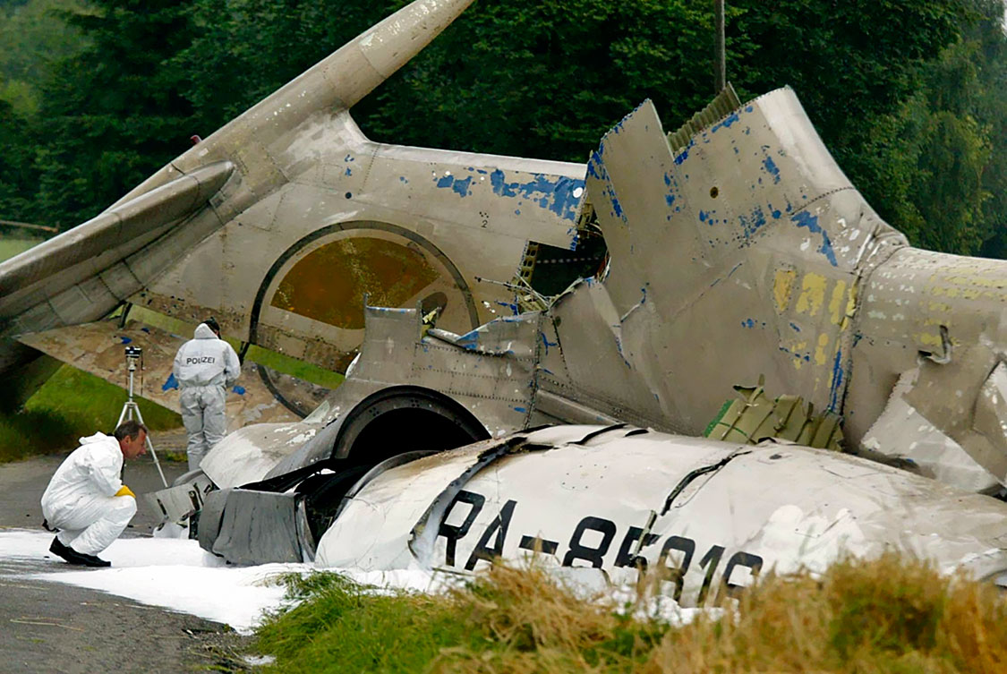 Виталия калоева авиакатастрофа. Ту 154 над Боденским озером. 1 Июля 2002 авиакатастрофа. Столкновение над Боденским озером. Авиакатастрофа над Боденским озером 2002.