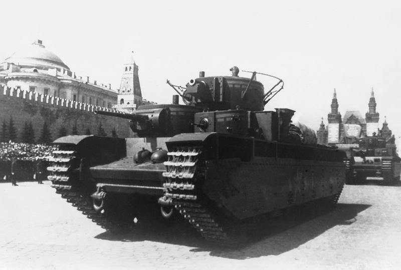 Т 35 м 10. Т-35 на параде. Советский тяжелый танк т-35 Коломиец. Т 35 сталинский. Т-35 С 208 мм пушкой.