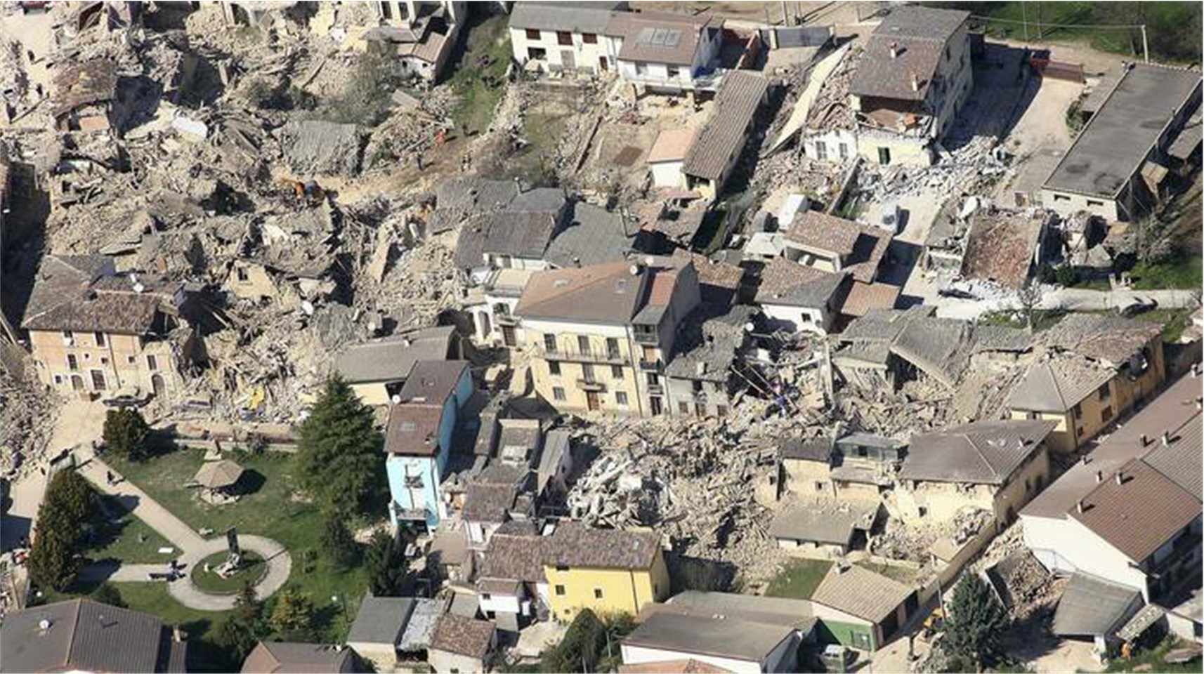 Землетрясение в 80. Землетрясение в Неаполе в 1980. Землетрясение в Неаполе 23 ноября 1980 года. 23 Ноября 1980 землетрясение. 1980 Год землетрясение в Италии.