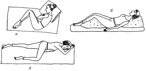 В каких позах лежать при боли месячных. Позы при боли в животе. Поза при боли в желудке. Правильная поза при болях в животе. Удобная поза при болях в желудке.