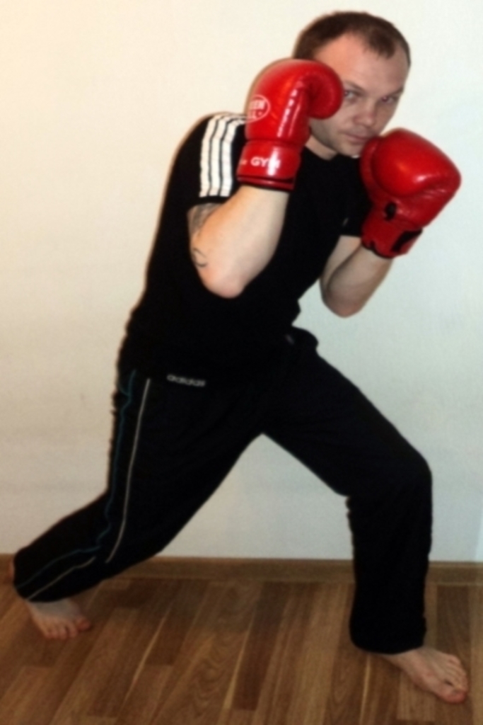 прямой удар передней рукой (джеб). правильная боевая стойка в боксе.