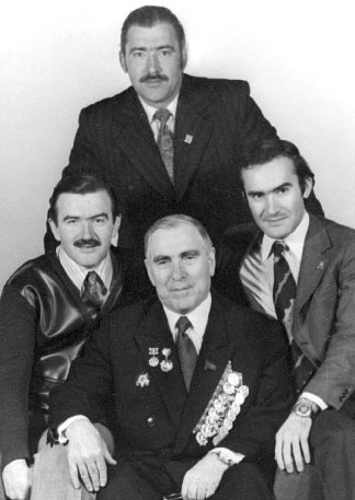 Гаджиали даниялович даниялов. Даниялов махачкала. 12. Даниялов махачкала. Памятник даниялова в махачкале.