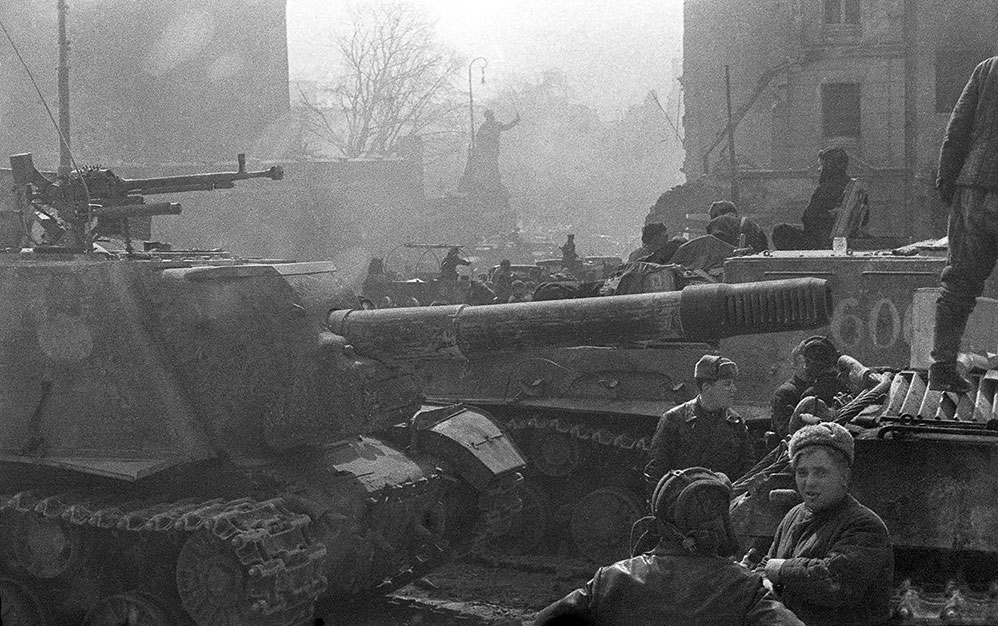 Штурм города кенигсберг. ИСУ-152 В Берлине. Штурм Кенигсберга 1945. Штурм Кёнигсберга в 1945 году.